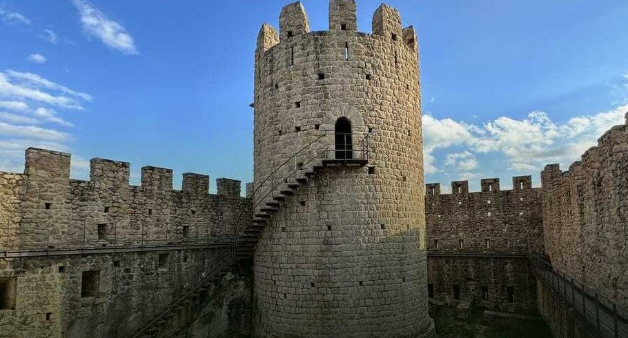 Castell de Farners, Spain